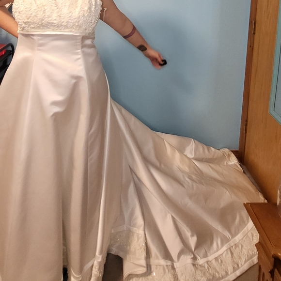 Morilee Designer Wedding Dress. Satin, Ivory, Sleeveless, Beaded and Embroidered - Picture 2 of 3